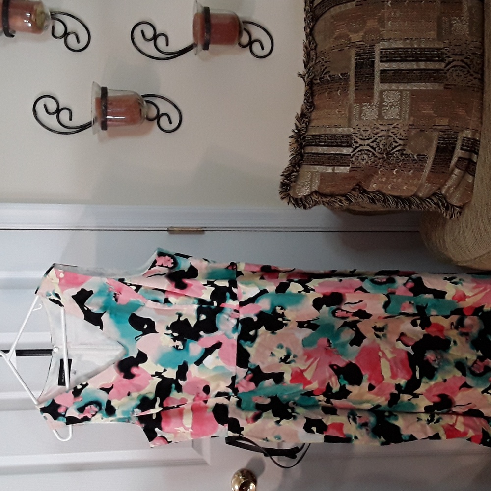 Dress - Picture 1 of 2